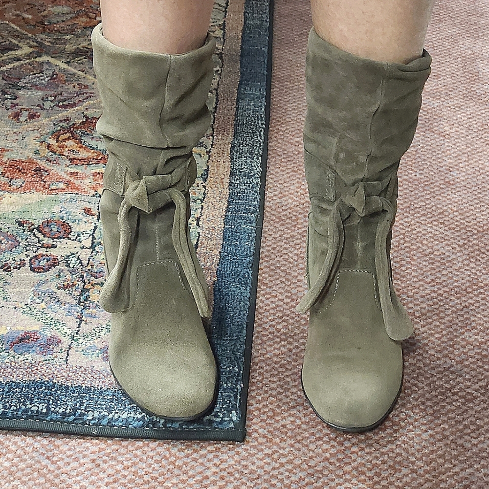 Bakers "Sherry" Army Green Suede Knot Tied Boots 7